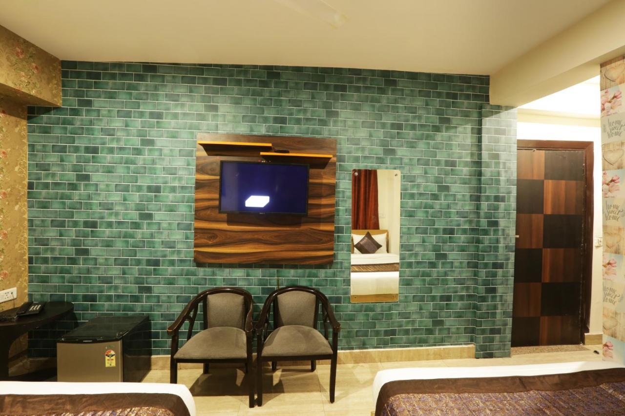 Hotel Airport Star New Delhi Exterior photo